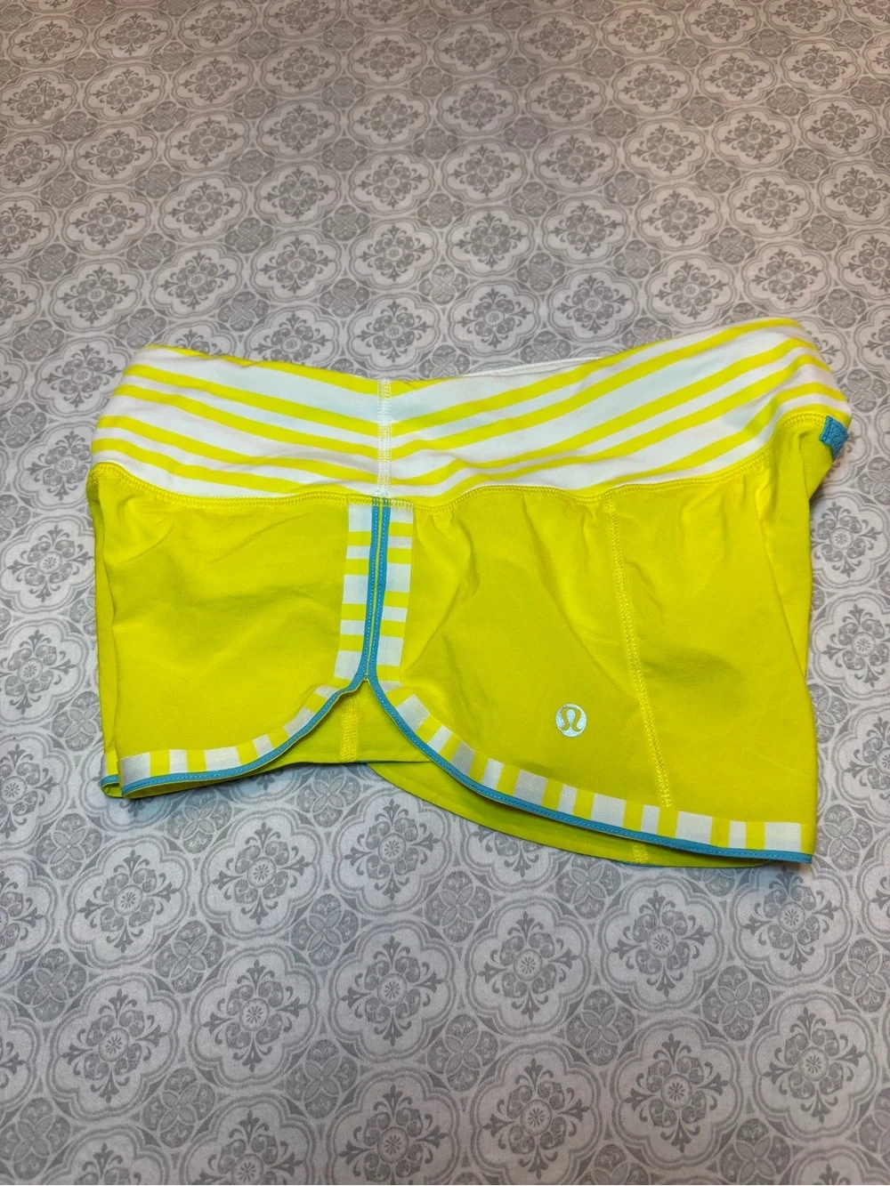 Lululemon Run: Racer ShortSizzle / Twin Stripe Sizzle / White Size 2